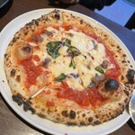 薪窯ピザとワイン SUONARE - アンチョビのピザ