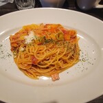 Zen - ベーコンと白ネギのトマトソースパスタ