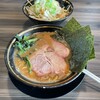 王道家直系 家系ラーメン がく