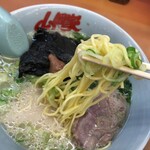 ラーメン山岡家 - 山岡家さんにしては細めの麺、合います！