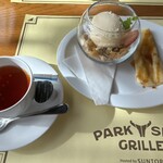 パーク・サイド・グリル - バニラアイスクリーム＆クレープ