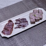 キュルノンチュエ - イチジク入り熟成乾燥ソーセージ､白かび熟成の乾燥ソーセージ ､テリーヌ･ドゥ･カンパーニュ