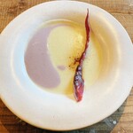 Odoruyouni - 紫芋とサツマイモのポタージュ　紫芋チップス添え