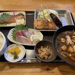 魚輝水産 - A定食です。すごくないですか？