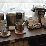 ベイクオーレ - 栗ご飯、豚汁、カレー、サンラータン麺