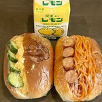 Taihei Seipan - 玉子コッペ300円にナポリタン300円とレモン牛乳120円