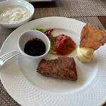 ジ・ウザテラス ビーチクラブヴィラズ - 朝食ステーキ