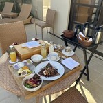 ジ・ウザテラス ビーチクラブヴィラズ - テラスで朝食