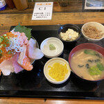Musashino Bakusui - 極上爆盛りはみ出る海鮮丼大盛り　1540円