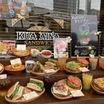 クアアイナ 横浜ベイクォーター店 - 店の前のメニュー見てるだけでも楽しい