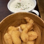 クアアイナ 横浜ベイクォーター店 - スープ、ホタテにアサリ、たくさん入ってる