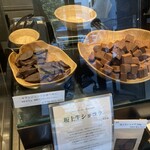 Chocolaterie&Bar ROND-POINT by Hirofumi Tanakamaru - 