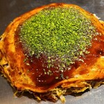 Hiroshima Okonomiyaki Teppanyaki Yuuchan - 肉玉そば(税込950円)
                        ・茹で生中太麺(磯野製麺所)
                        ・ミツワソース(控えめな甘み)
                        ・焼き方:都度、何度も押さえる
                        ・焼き上がりの形:綺麗な焼き上がり
                        ・鉄板又は皿で食べるのがスタンダード 