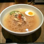 Gansopyonyanreimenya - 冷麺