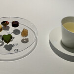 オトワ レストラン - ミニャルディーズ、ハーブティー