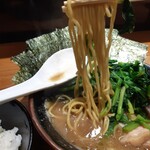 中華蕎麦 ひら井 - いつもより黄色かかった中太麺　これがまた旨かった！