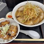 喜多方ラーメン 坂内 小法師 - 