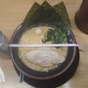 Yokohama Iekei Ramen Miyamoto Shouten - 醤油ラーメン_780円　丼の直径20cm