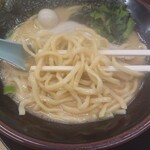 横浜家系ラーメン 宮本商店 - 醤油ラーメン_780円　麺アップ