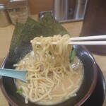Yokohama Iekei Ramen Miyamoto Shouten - 醤油ラーメン_780円　天空麺リフト