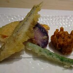 尾張 三ぶん - わかさぎの天ぷら、ふぐの唐揚げ