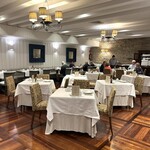 Parador de Santiago de Compostela - ◎朝食のレストランはホテルの2階