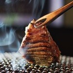 炭火焼肉 日本橋イタダキ - 料理写真:厚切りのタンも炭火でじっくりと