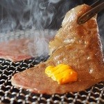 炭火焼肉 日本橋イタダキ - 【三代目ウニ上ロース巻】極上ウニを上質ロースで包みます 
