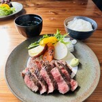 神戸牛炭火ステーキ・逸品 寅松の肉たらし - 