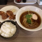 Ramen Dorasena - 醤油ら～麺＋唐揚げ2個ライスセット