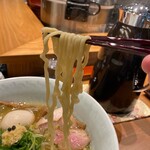 饗 くろ喜 - 特製塩そば　手揉み麺リフトアップ