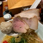 饗 くろ喜 - 特製塩そばのチャーシュー