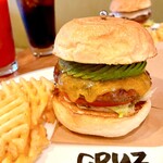 CRUZ BURGERS & CRAFT BEERS - AVOCADO&CHEESE