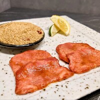 #ヒロキヤ六本木 - 美味しいタンの盛り合わせ（ 銀タンと銅タン）
