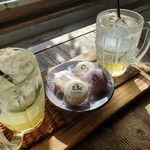 りんごカフェ - 店内で発酵カーブチーソーダとマカロン