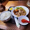 Miraku - 鶏唐揚げと豚バラ炒め盛合せ定食850円ライス中盛りです。久しぶりに食べたけど美味しかった〜！