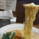 麺屋 蕃茄 - 慣れない麺リフト画像(ФωФ)