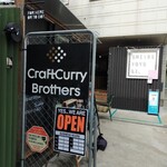 Craft Curry Brothers BASE - おしゃれな看板。LUUP置き場も。