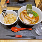 超純水採麺 天国屋 - 「昔懐かしい風味の中華そば（醤油）」¥1,100＋「ミックスチャーシューの炊き込みご飯」¥350