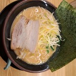 横浜家系ラーメン 宮本商店 - 