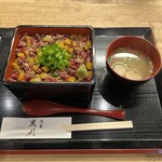 肉屋 黒川 - 炙り肉タク重¥1,800