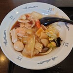 華夏料理 福 - ◯中華飯　3.2
これは普通に
大陸系中華料理的な中華飯の味わいで美味しい

ラードで炒められてる旨味ある白菜と豚肉、海老2欠片
イカ1欠片で胡麻油の入っていて、少し甘味と
旨味のある醤油味となる