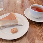 ベルグフェルド - ★6.5チーズケーキ☆7.5紅茶