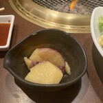 焼肉ダイニング 牛源 - 今日の一品はサツマイモのサッパリ煮