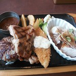 ヴィクトリアステーション - 日替わりランチ（ハンバーグチキン＆白身フライと香味冷しゃぶ　1,039円）