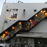 Kanzen Koshitsu Izakaya Agaru - オシャレな外の階段