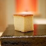 鮨 十兵衛 - ◇玉子
      玉子の甘みに優しく膨らんでいく甘エビの風味。