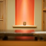 鮨 十兵衛 - 右から4番目、この位置の背景がいつも写真を綺麗に引き立ててくれます。