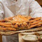 鮨 十兵衛 - 本日のメイン、立派な越前蟹。