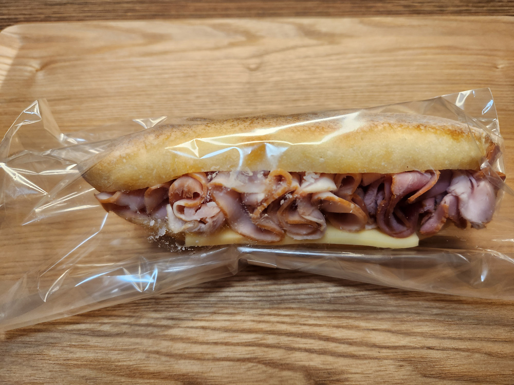 写真 : ハム日和 - 甲斐大泉/パン | 食べログ